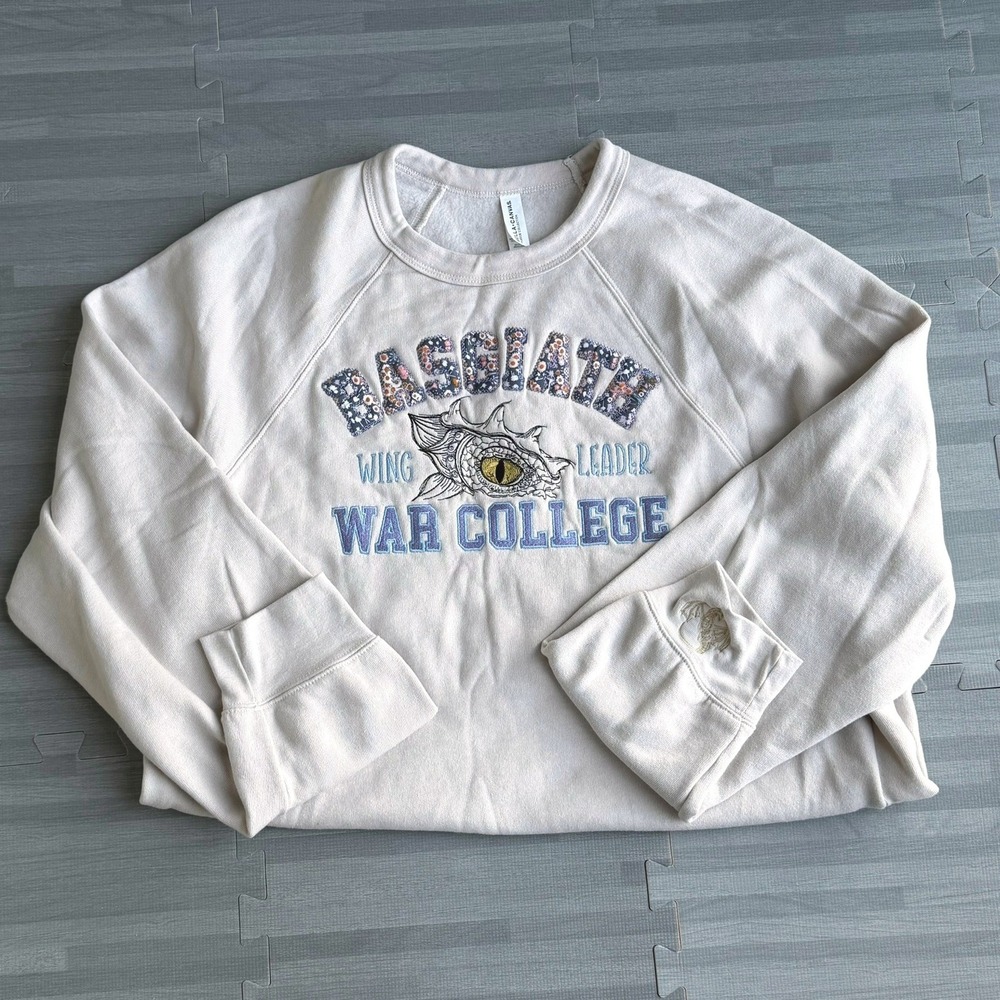 XL Womens Basgiath War College Sweatshirt XL Cream Fourth Wing